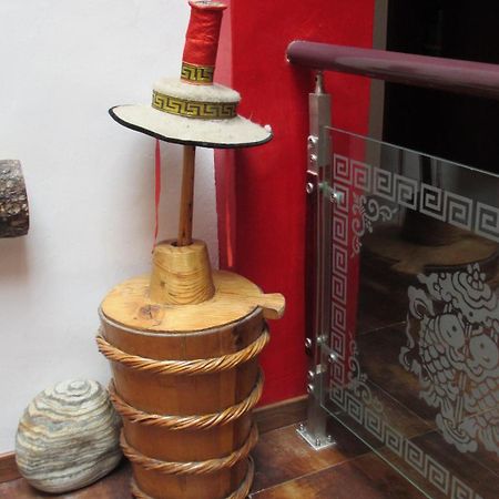 Nirvana Hotel, Restaurant & Bar Xiahe Extérieur photo