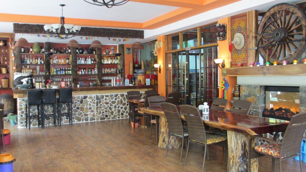 Nirvana Hotel, Restaurant & Bar Xiahe Extérieur photo
