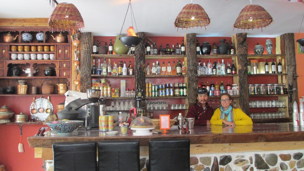 Nirvana Hotel, Restaurant & Bar Xiahe Extérieur photo