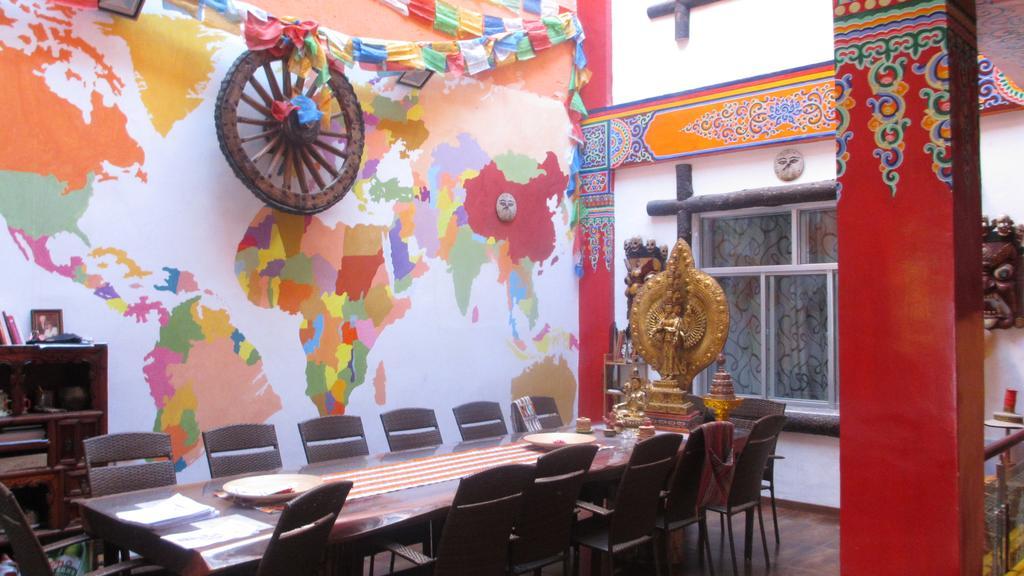 Nirvana Hotel, Restaurant & Bar Xiahe Extérieur photo